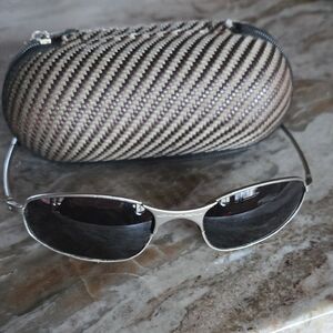 Oakley Vintage A-Wire 2.0 Sunglasses W/original Zip case.